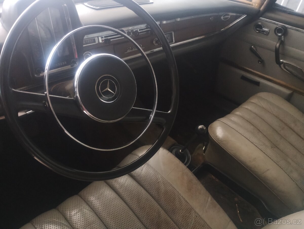 Prodám Mercedes w111. 220 S  6 válec