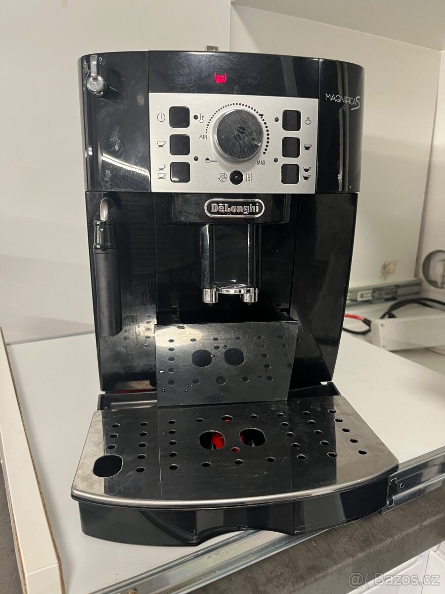 Kávovar Delonghi Magnifica S