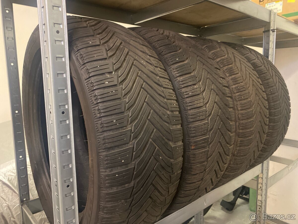 Zimní pneumatiky 215/50 R17