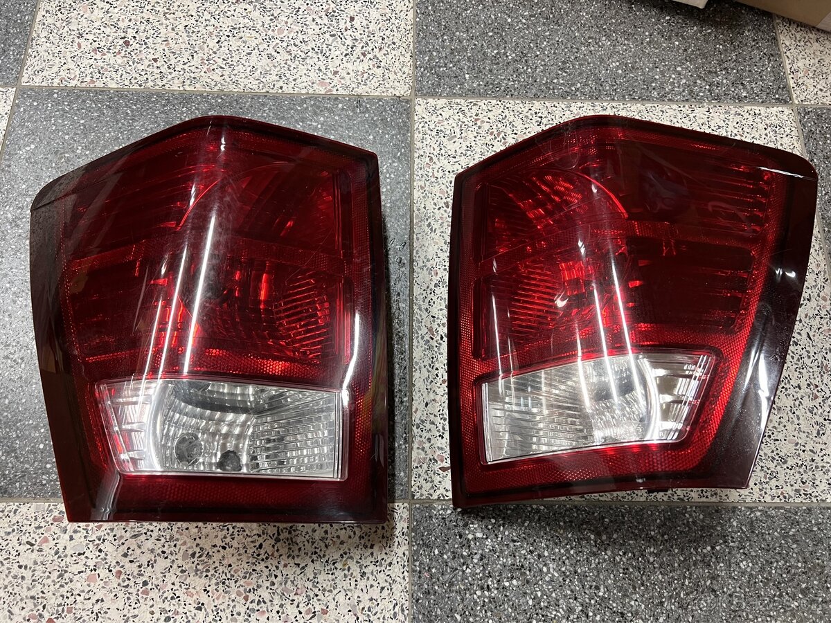 Jeep Grand Cherokee Wh Wk Zadní lampy / světlomety