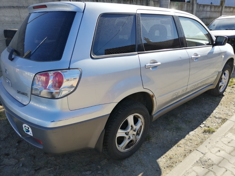 +Mitsubishi Outlander