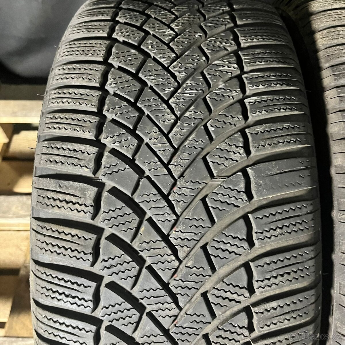 Zimní pneu 235/45 R18 98V Bridgestone 45448mm