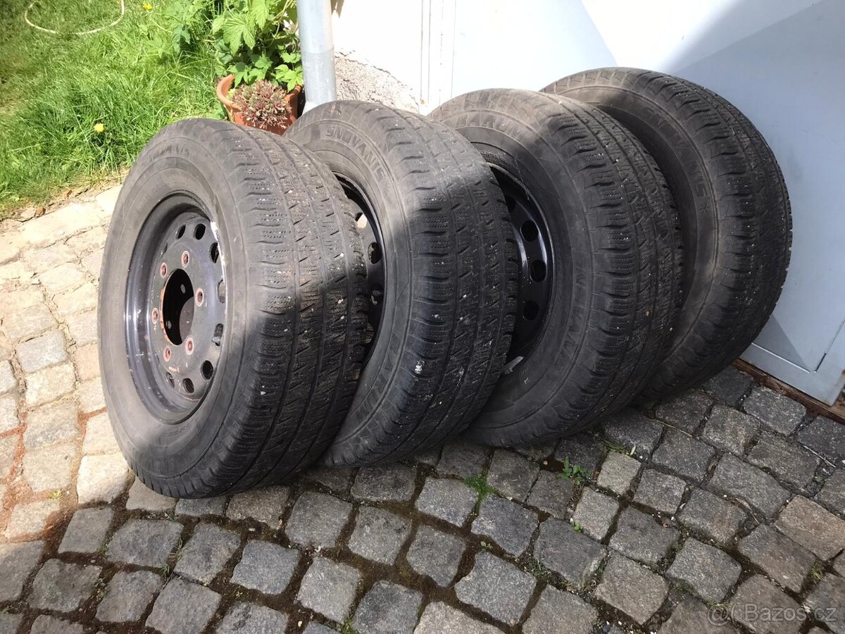 Disky (6 děr) Ford Transit se zimními pneumatikami 225/70R15