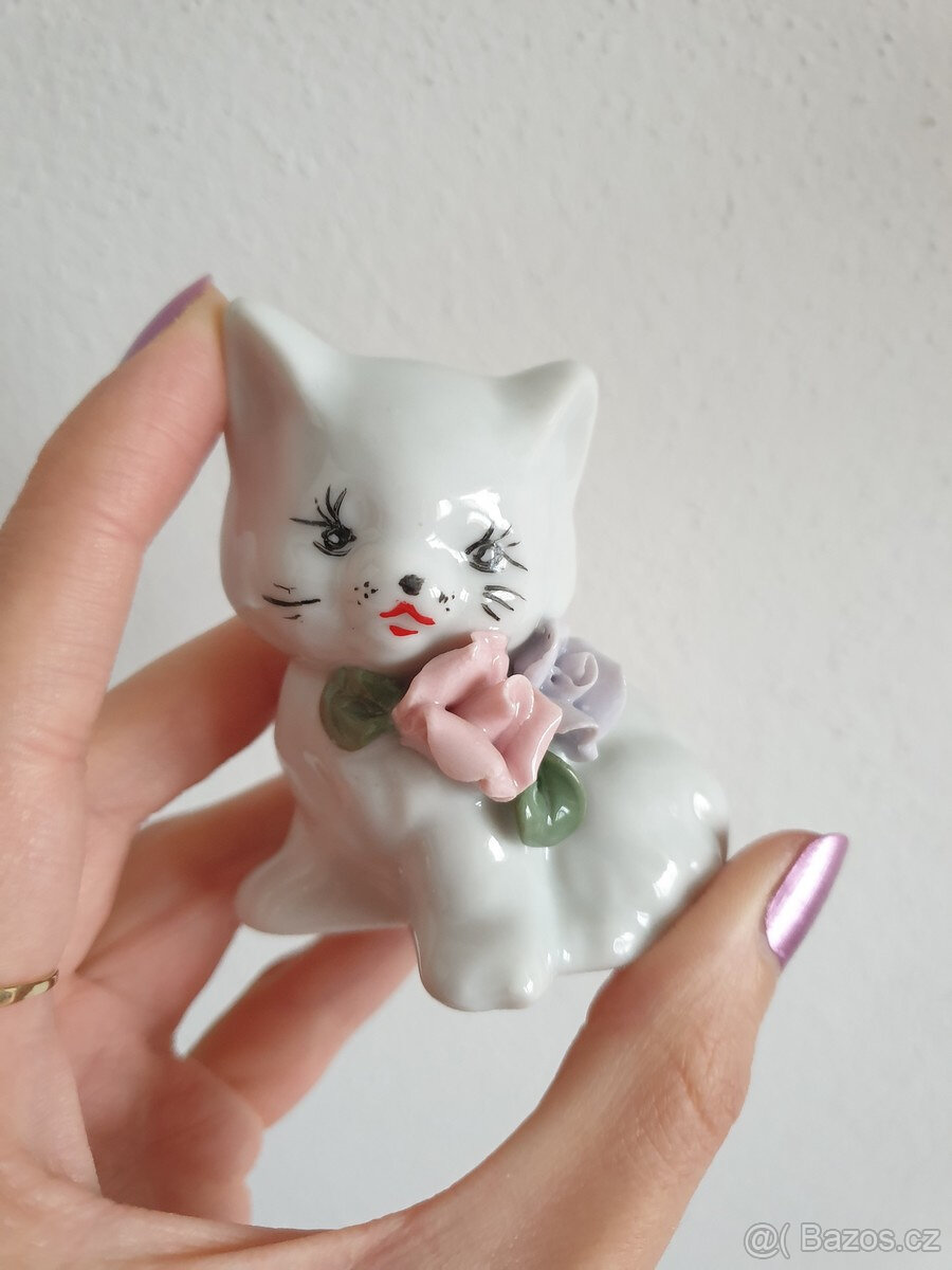 Vintage porcelánová kočička koťátko s růžičkami