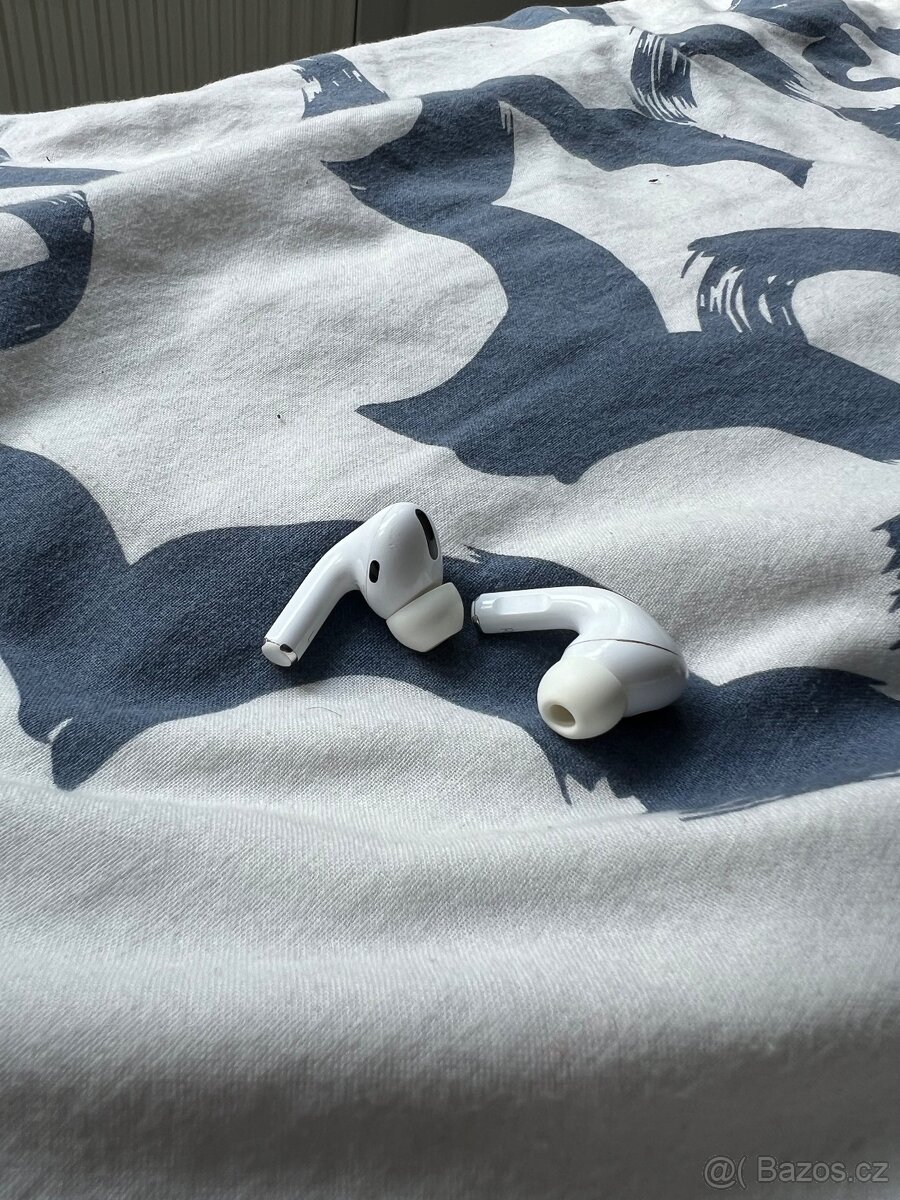 Airpods pro - pravé a levé sluchátko