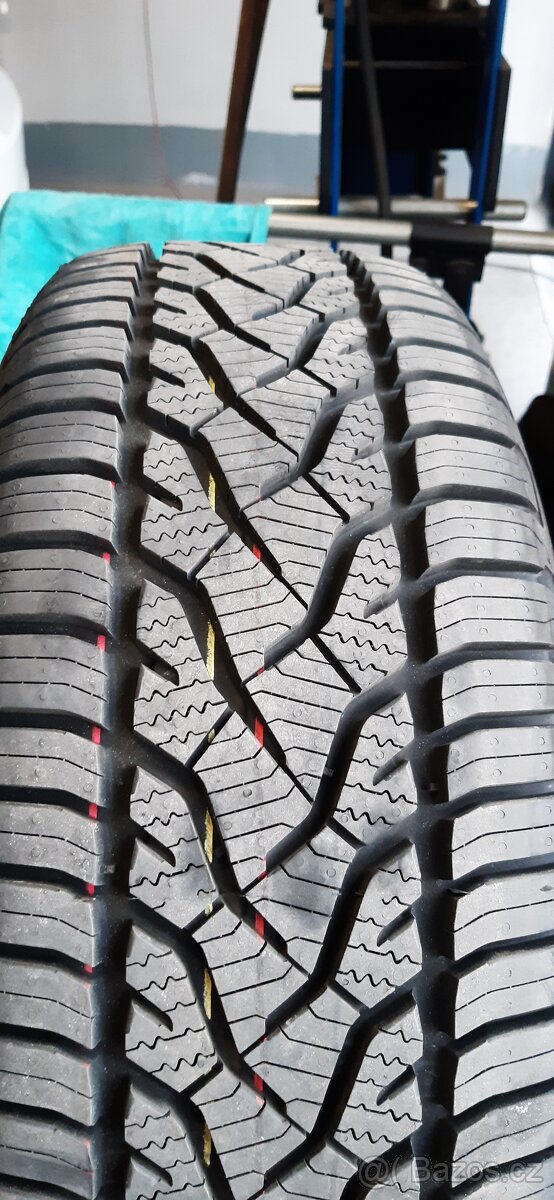 Barum quartaris 5 215/60 R16 celoroční