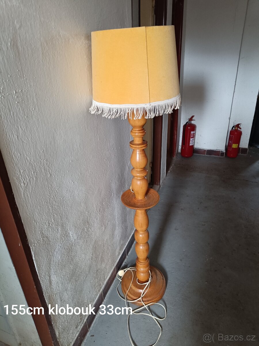 Dřevěná lampa