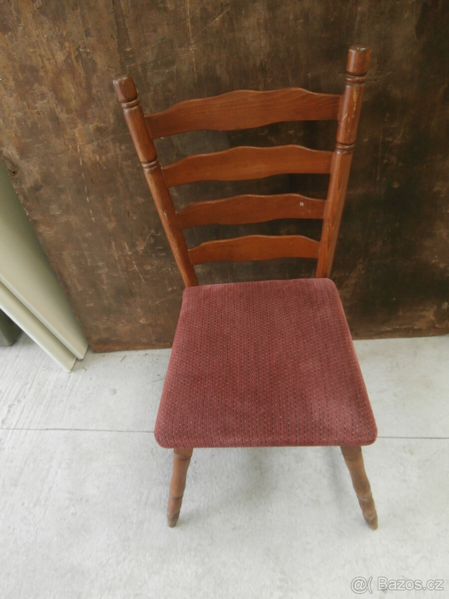 Židle dřevěná čalouněná látkou RETRO jeden kus za 300 kč
