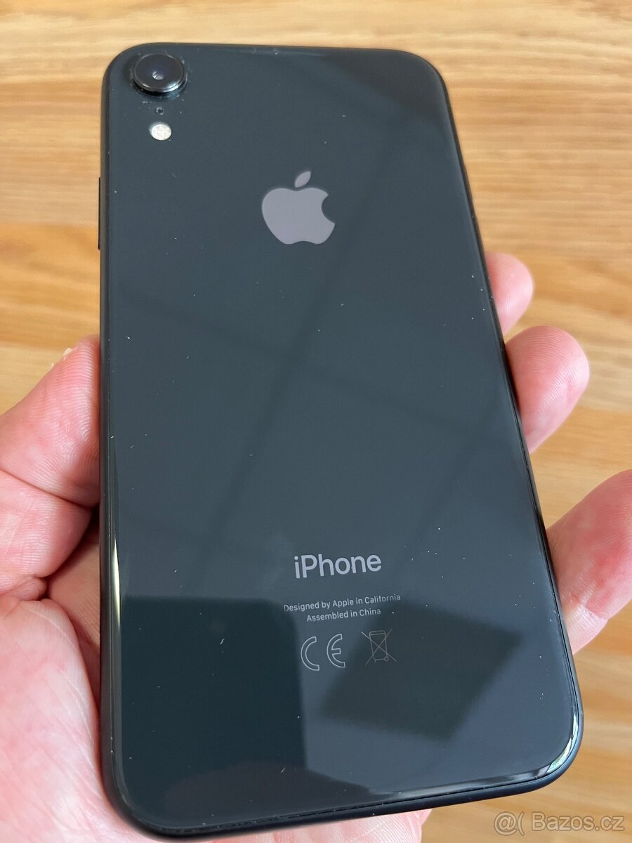 Apple iPhone XR 64GB  černý