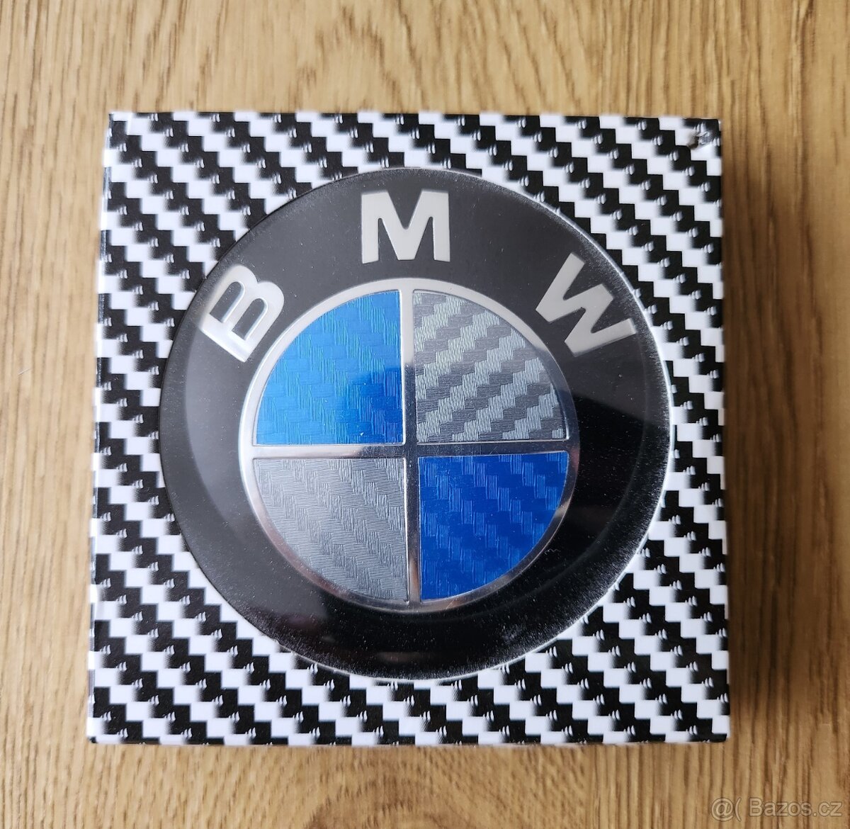 BMW znak 82mm imitace karbon