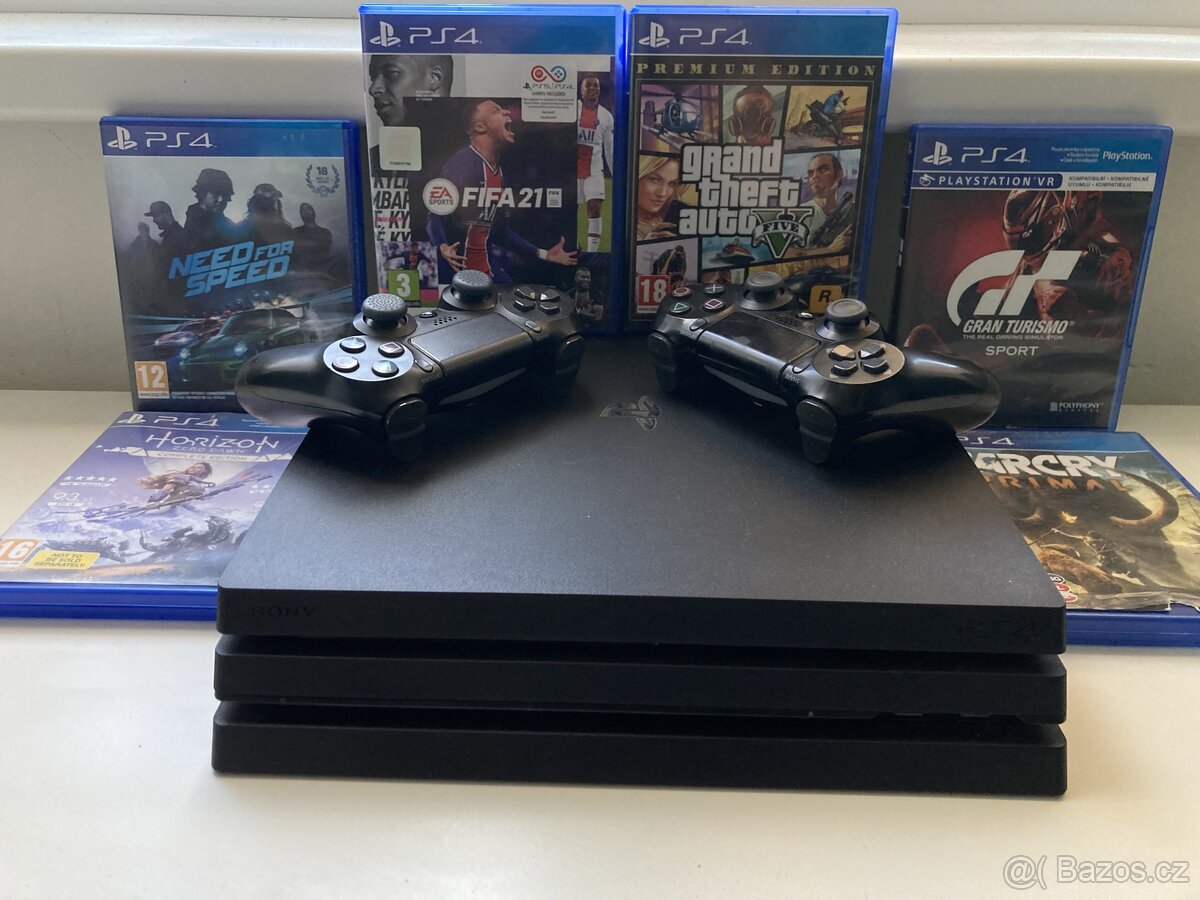 PS4 PRO 1TB + sluchátka a hry