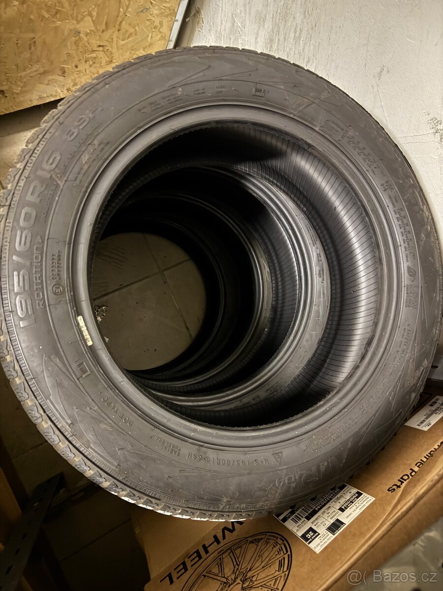 Nokian WR D4, 195/60 R16 89H, zimní