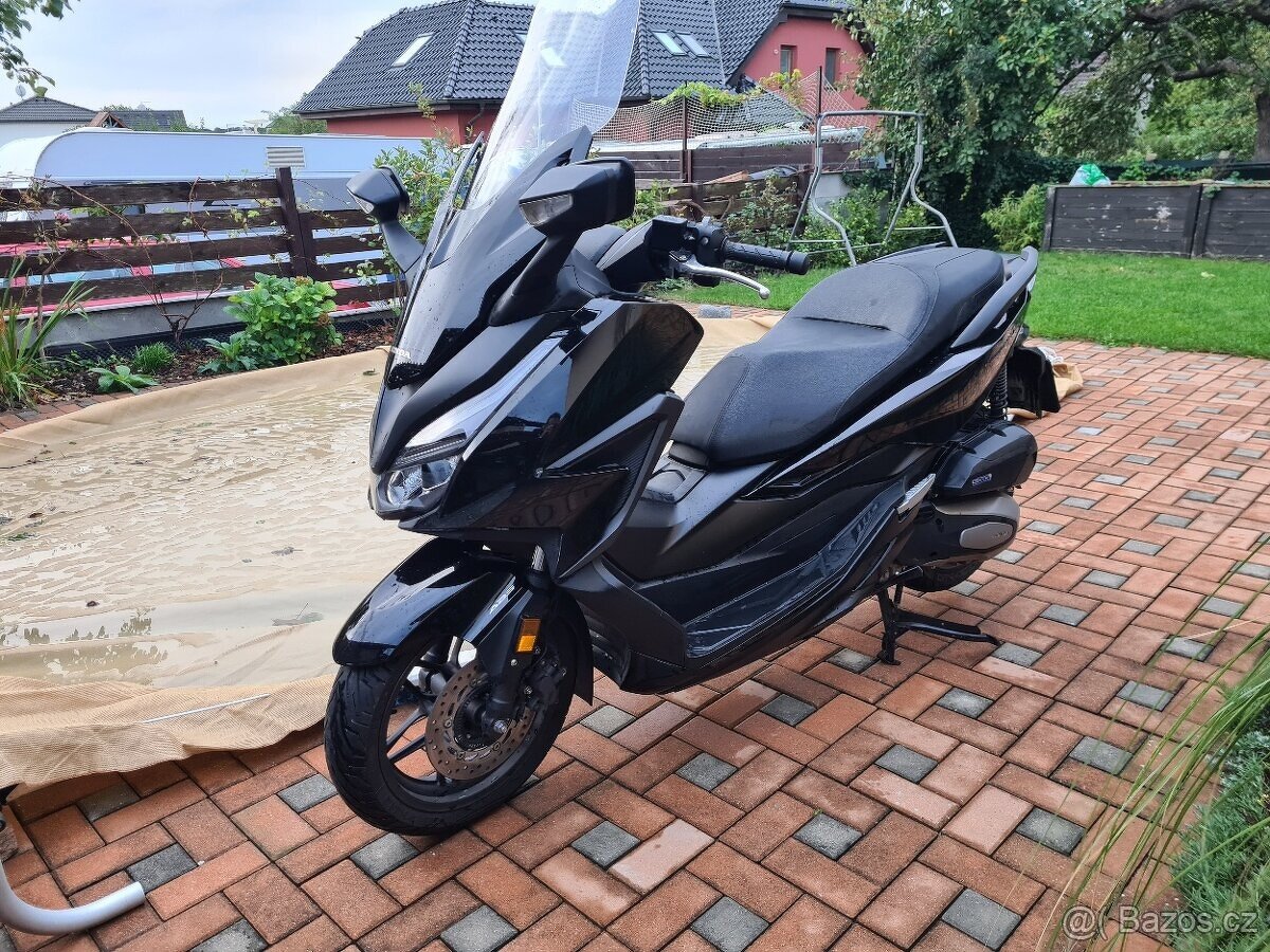 ✅ Honda Forza 125, Black Edition, r.v. 2022, jako nová