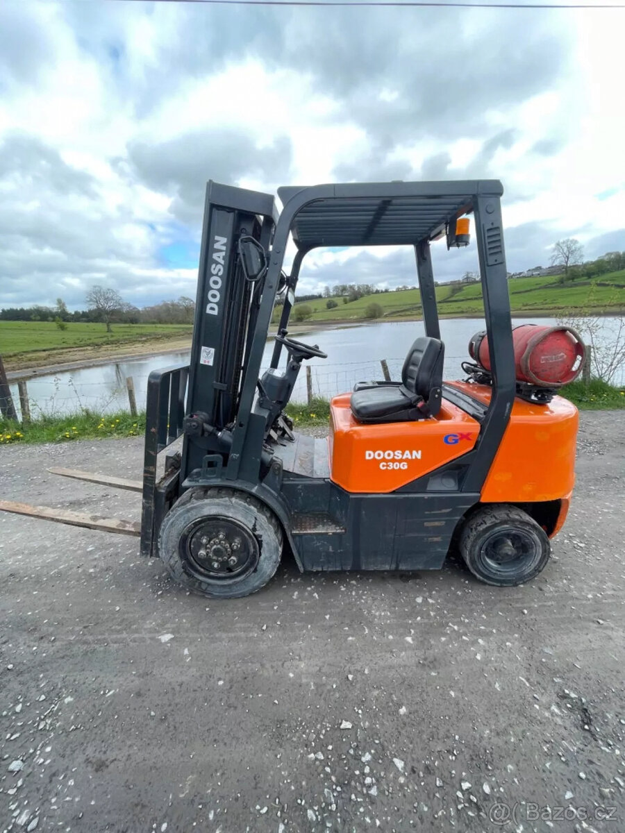 DOOSAN C30G 3 tunový vysokozdvižný vozík