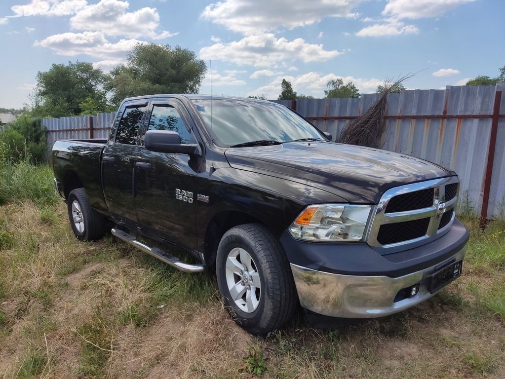 Dodge RAM 1500 V8 5.7 HEMI 4x4   rv 2014