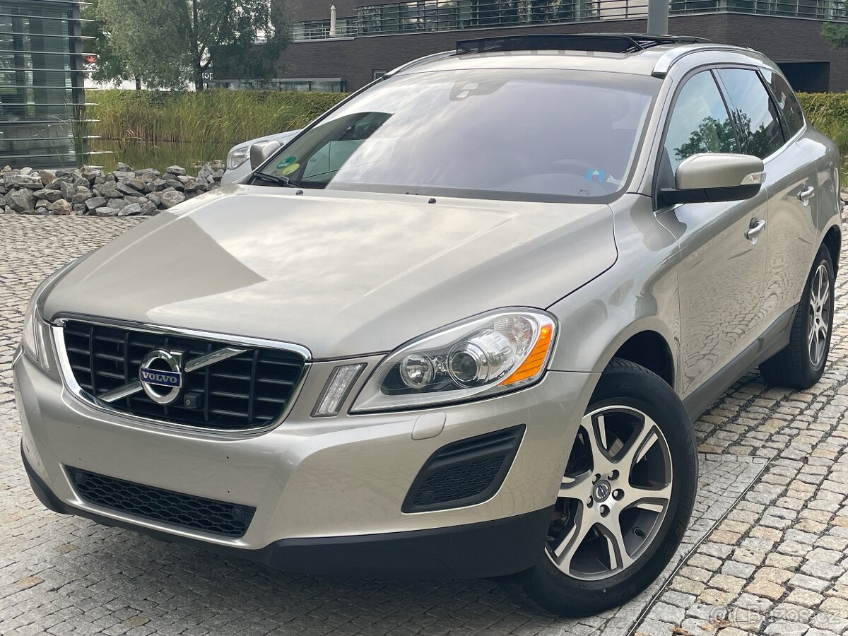 Volvo XC60 2.4 D5 4x4 158KW AUT KAMERY 1.MAJITEL TAŽNÉ VÝHŘE