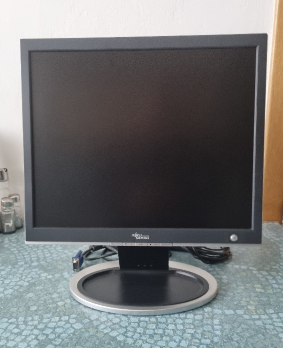 Fujitsu Siemens SCALEOVIEW H19-2 - LCD monitor 19“ 4:3