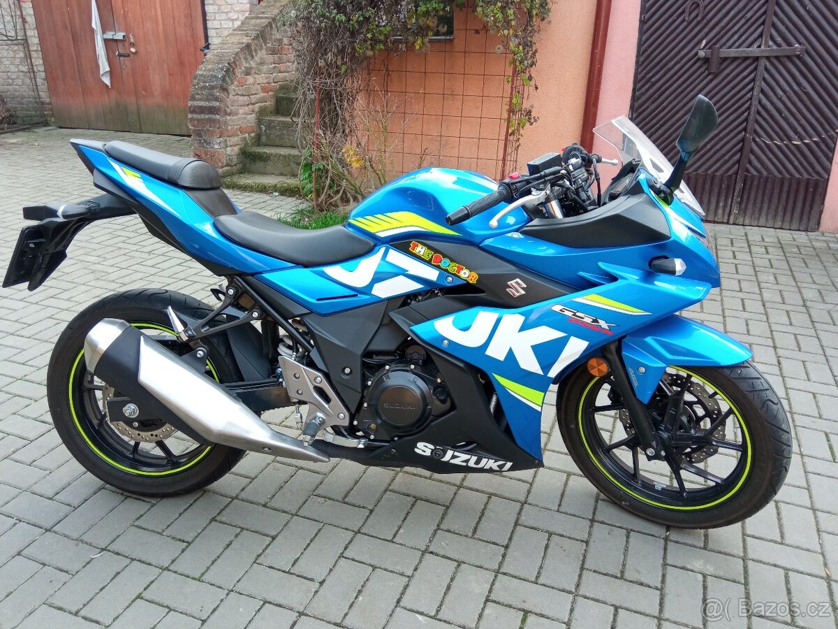 Suzuki  sportovní dvouválec GSX 250 R