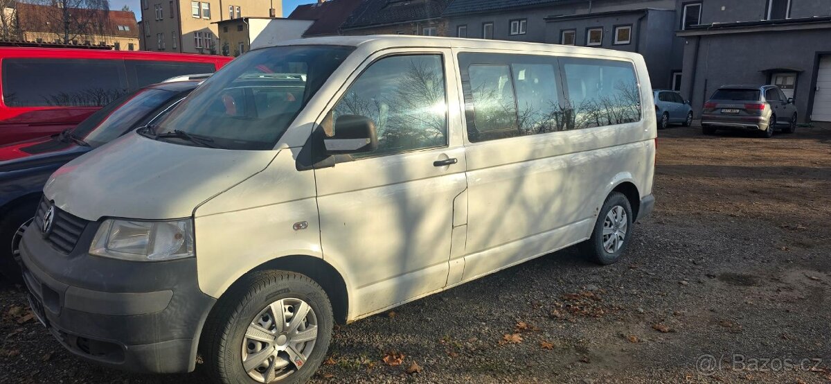 VW Transporter T5 long 2.5TDI 96KW BNZ Rok-2009