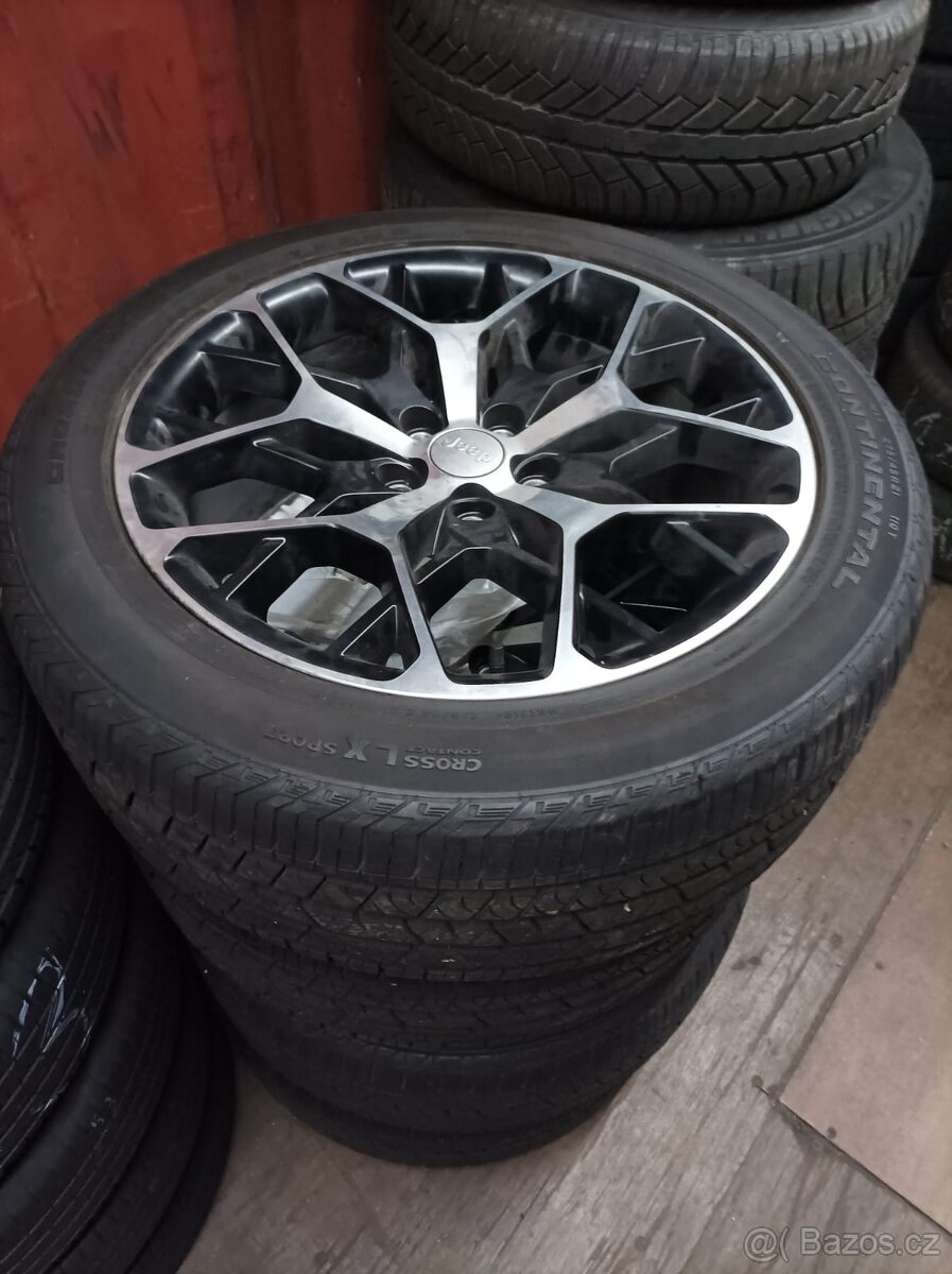 275/45R21  M+S MOPAR