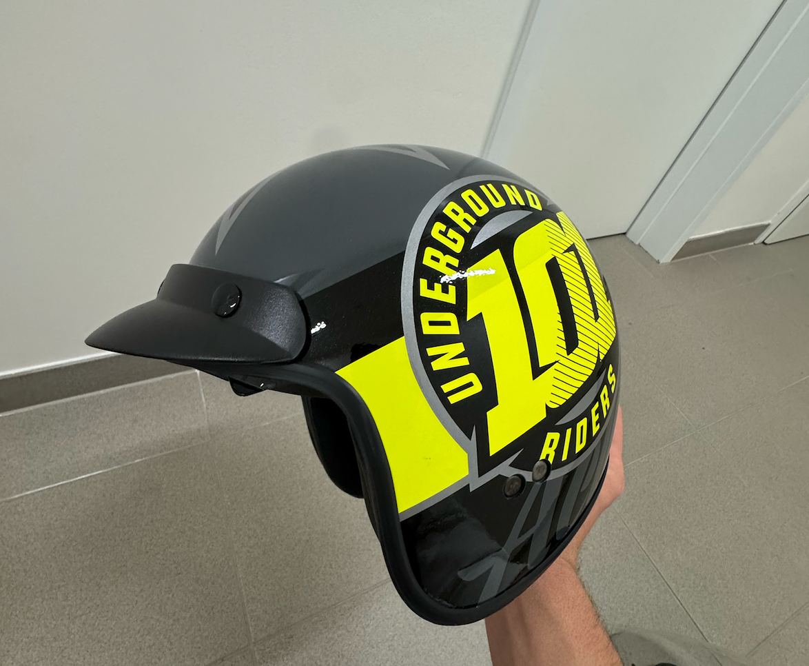 Helmy na skurt nebo malou motorku