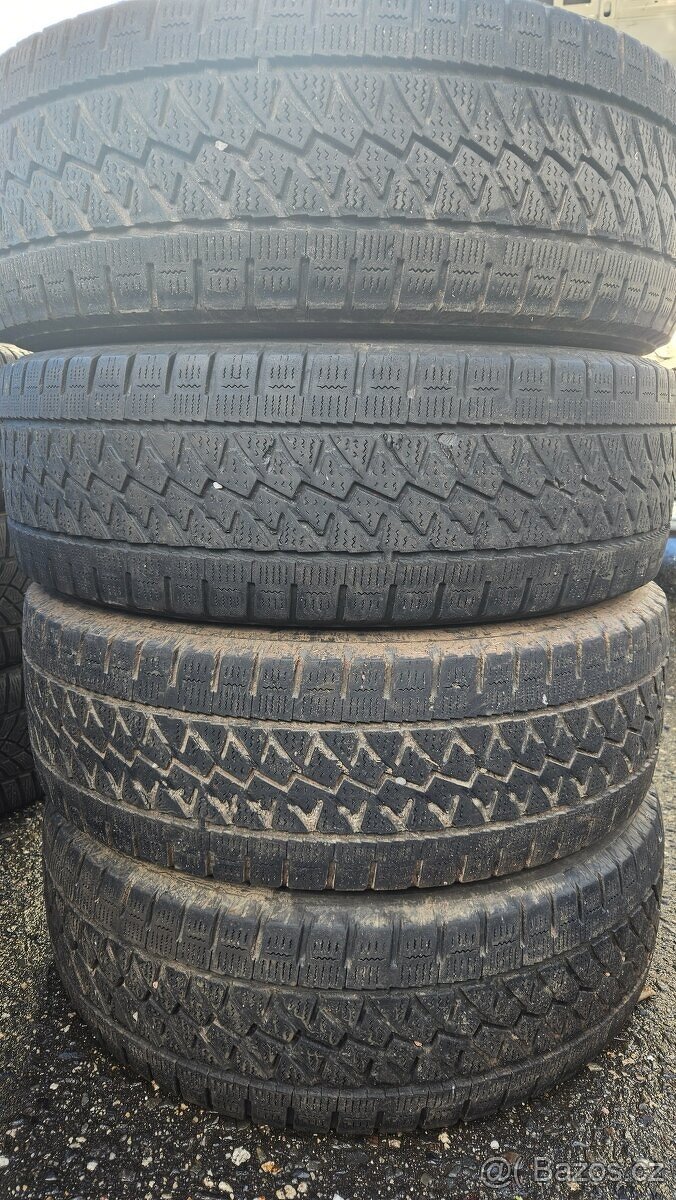 Sada zimních pneu rozměr 235/65/16c značka Bridgestone