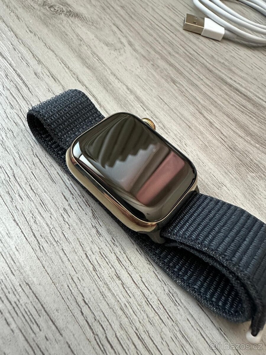 Nové Apple Watch series 7 41 mm zlatá nerezová ocel