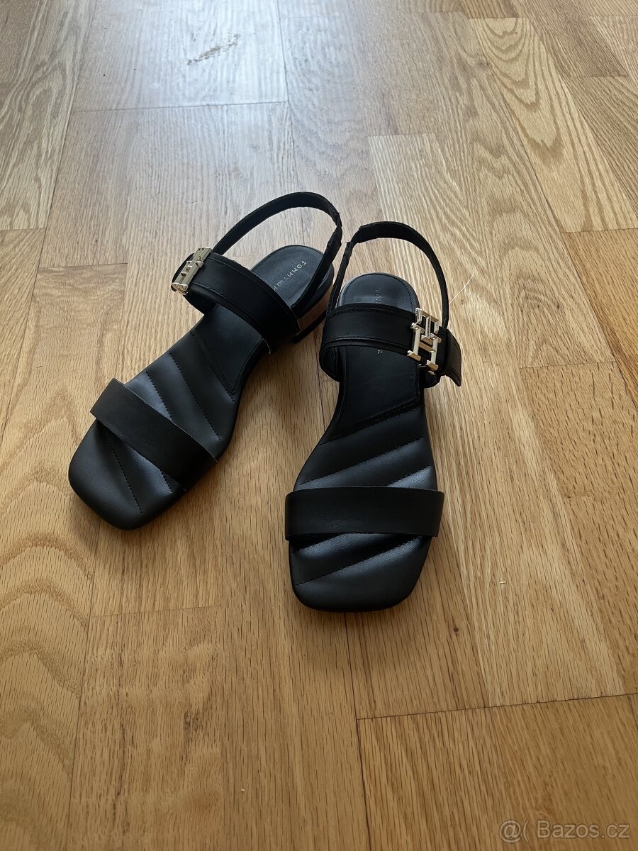 Krásné černé sandálky Tommy Hilfiger velikost 37
