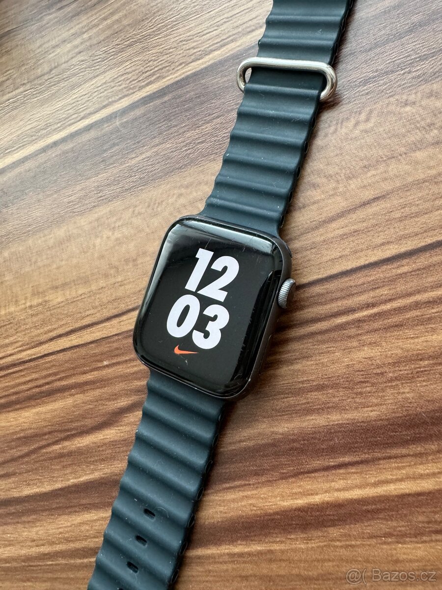 Apple watch series 4 grafitově šedá (44 MM)