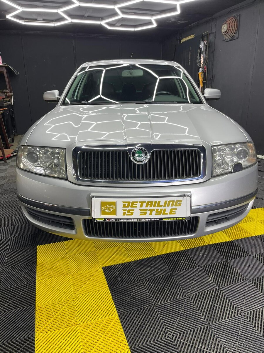 Škoda Superb V6 2.8 2005 krásné vládní auto manuál