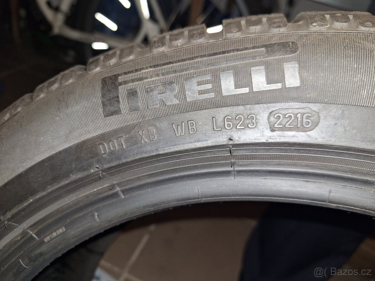 Zimní pneu Pirelli R18/235/45