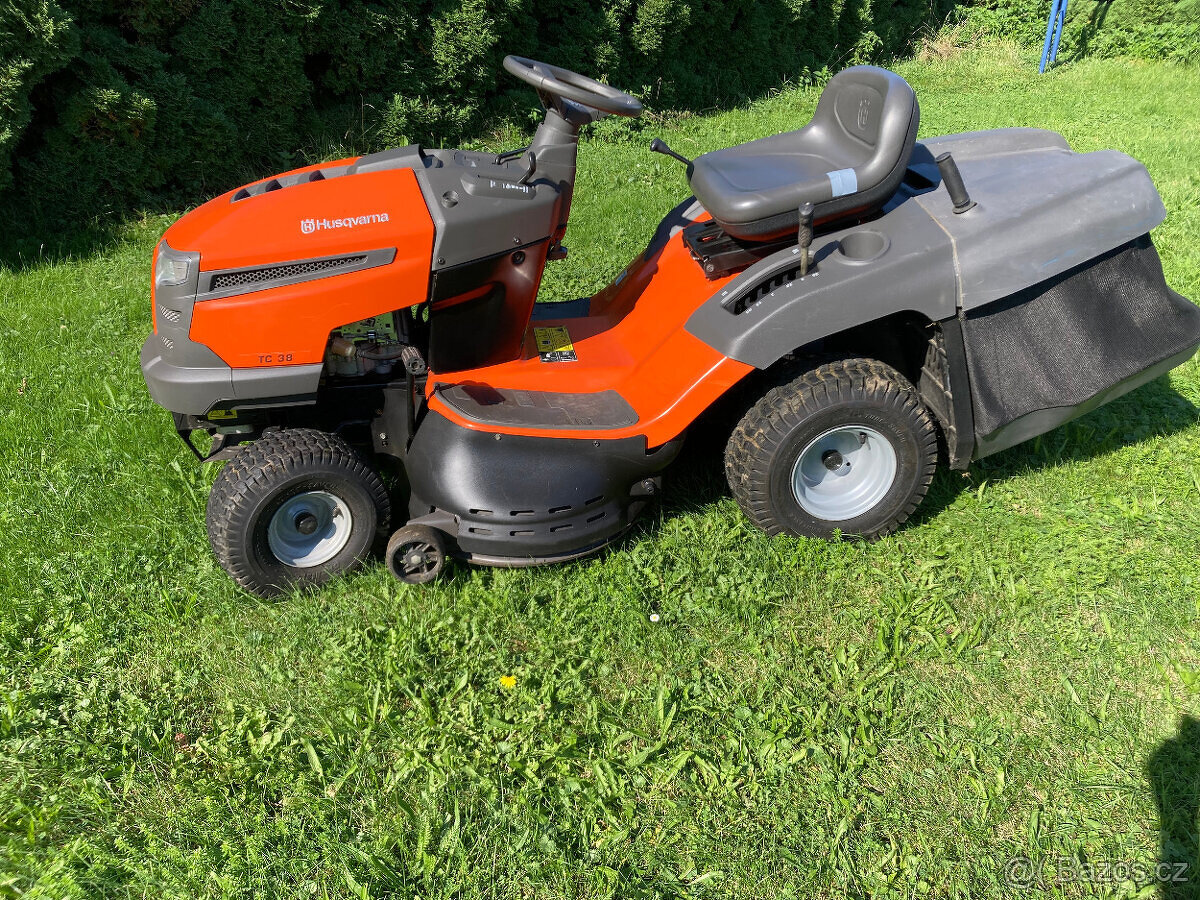 Zahradní traktor Husqvarna TC 38