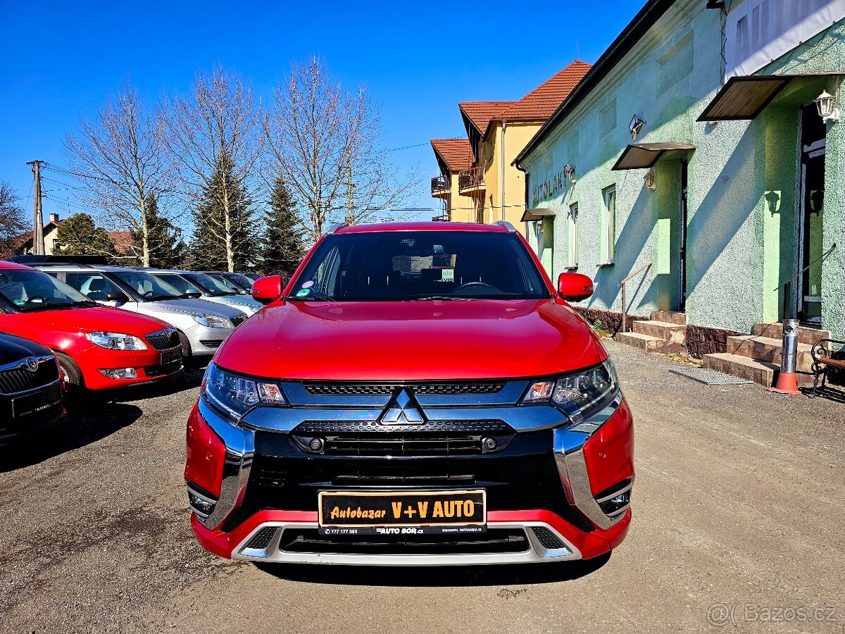 Outlander 2,4 INSTYLE PHEV 4WD AUTOMAT,KAMERA,KŮŽE, TZ,