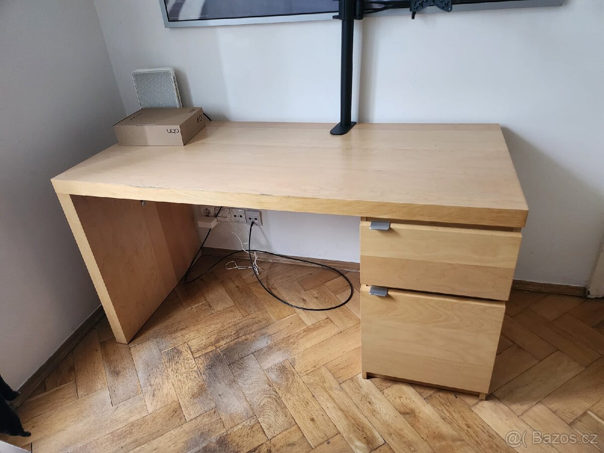 Stůl Malm Ikea