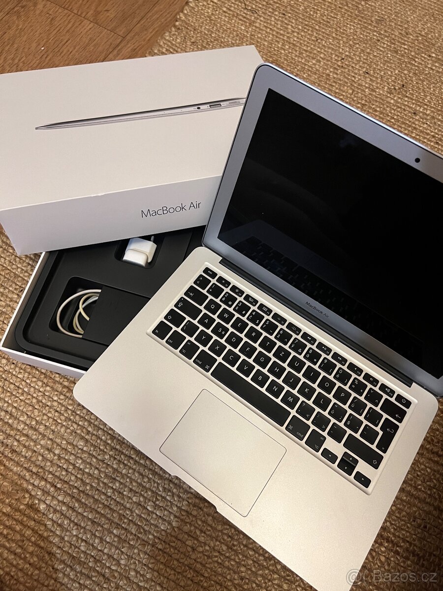 MacBook Air, 13, plně funkční, v nádherném stavu