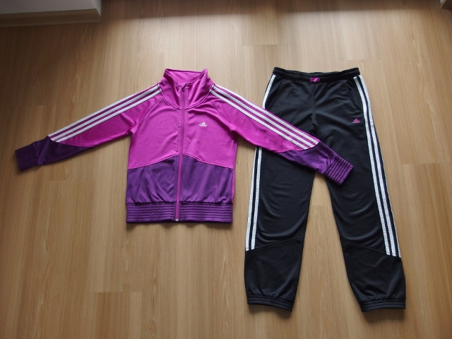 Sportovní souprava zn. Adidas v. 152 - SUPER STAV