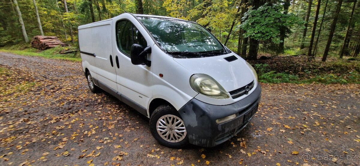 Opel vivaro 1.9 dci  74kw rok 2005,long,renault trafic