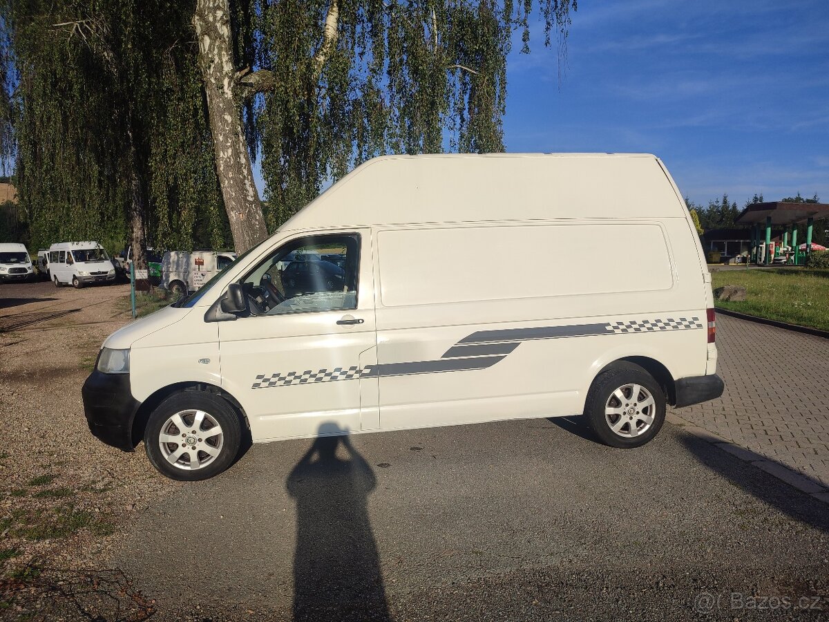 Volkswagen Transporter T5 1.9 TDi L2H2 tažné