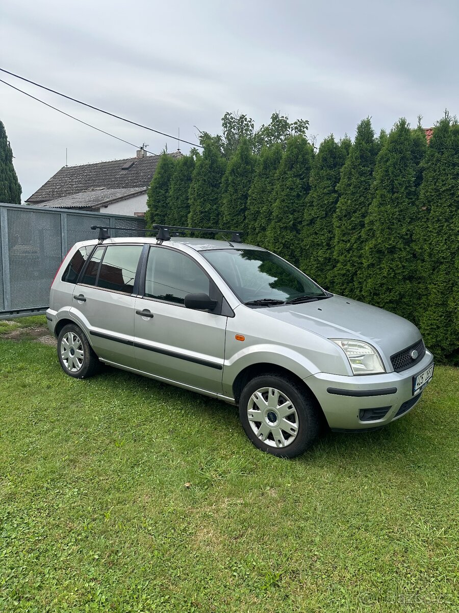 Ford Fusion-tažné zařízení,klima,střešní nosič