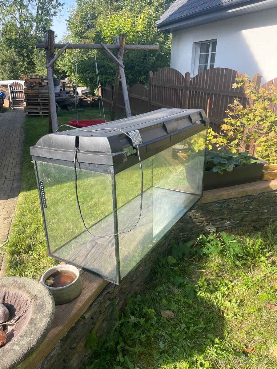 Prodam akvarium s rampou