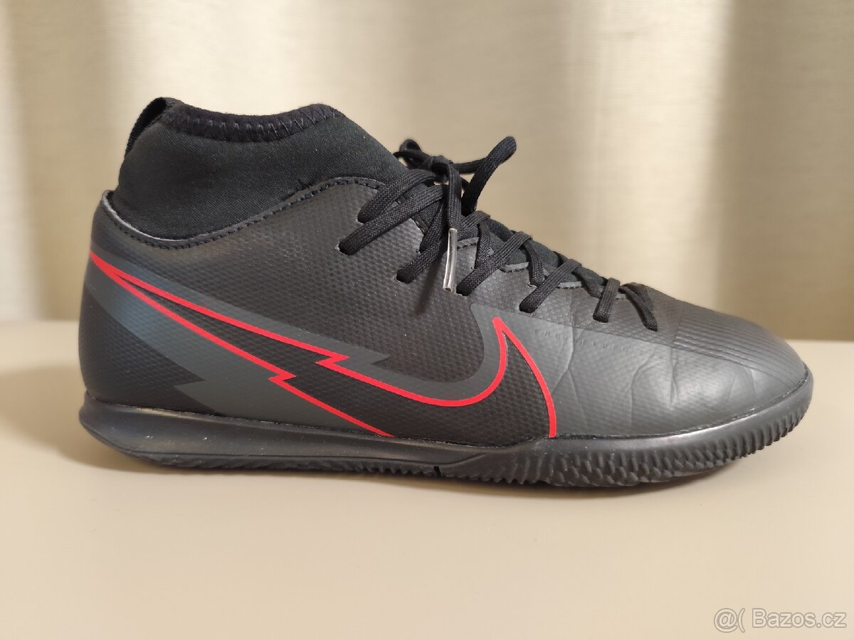 Dětské sálovky Nike vel. 36