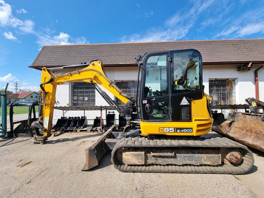 Prodám/pronajmu JCB 85Z-1 2016 hydr.svahovka