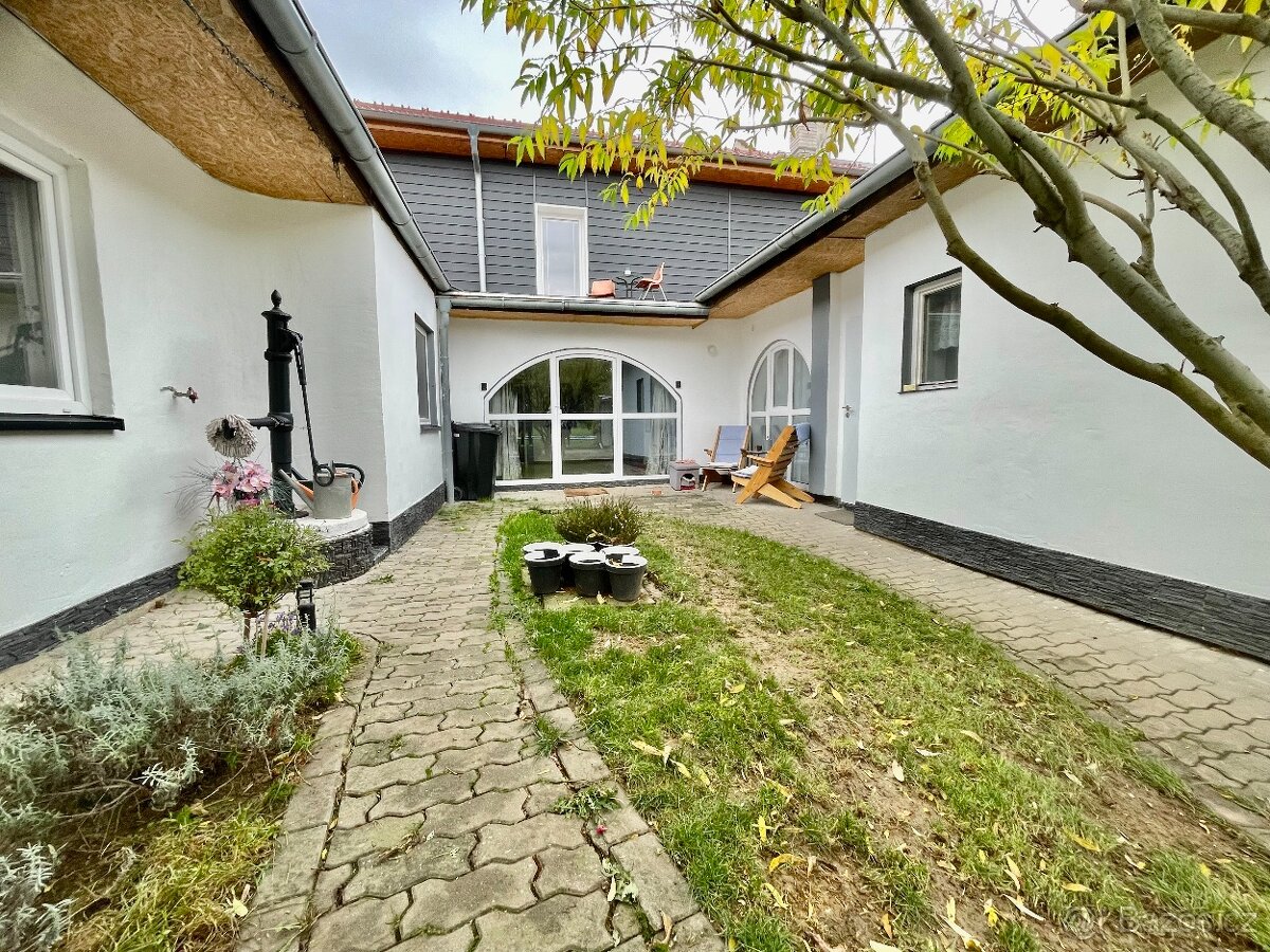 Prodej rodinného domu 218 m², pozemek 742 m² s garáží(n1111)