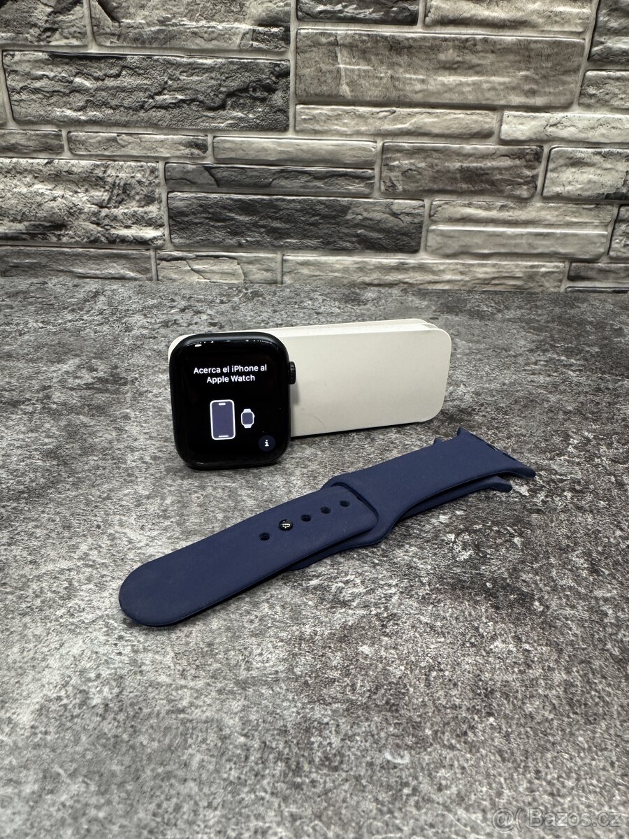 Apple Watch 8 45mm Midnight Celluar + modrý pásek