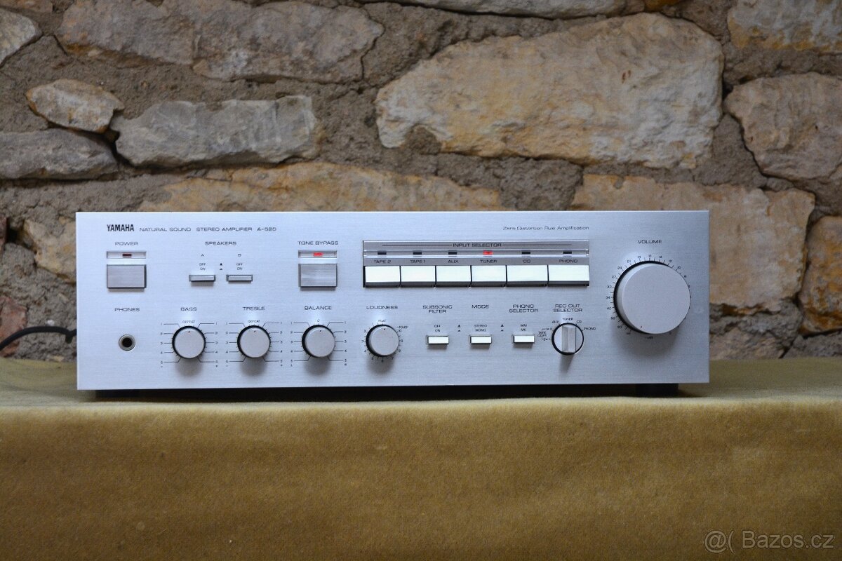 YAMAHA A 520