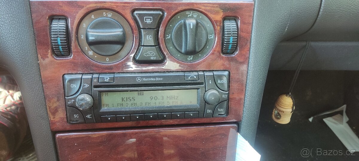 Auto rádio Mercedes