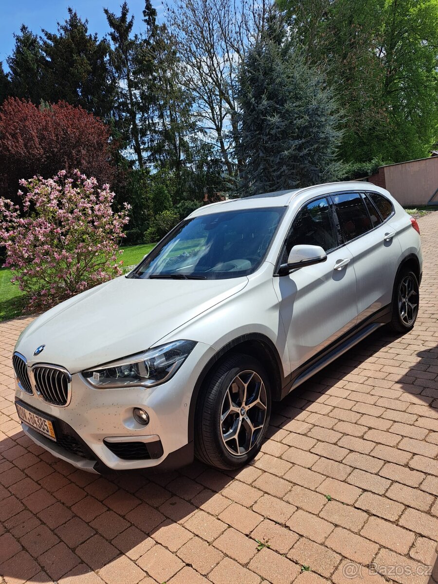 BMW X1, xDrive20d X-Line, bílá barva (metalická)