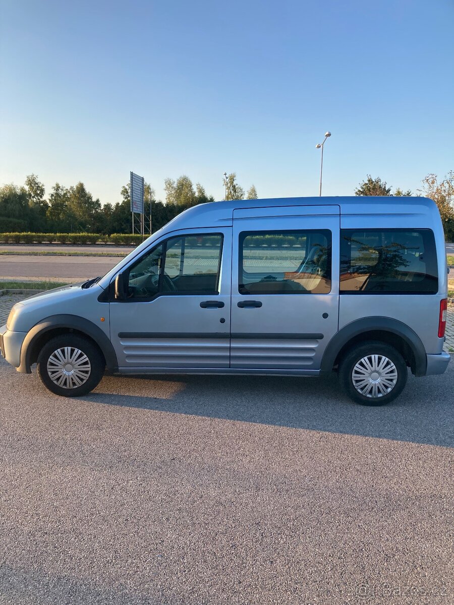 Ford touženo connect 8 míst