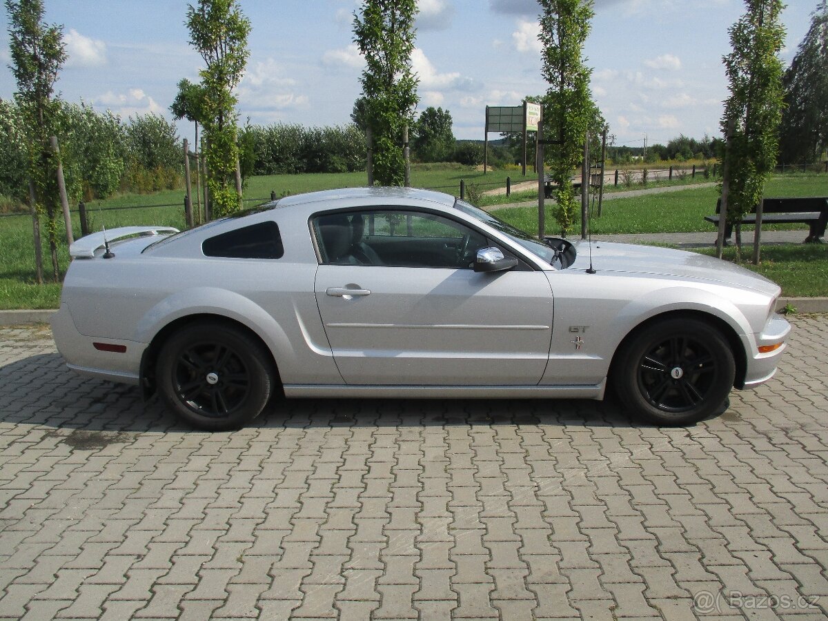 Mustang S197, V8 GT, manuál, bez nehod