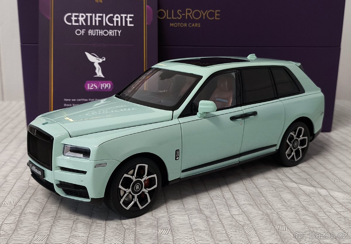 Model Rolls-Royce Cullinan Black Badge 1:18 Keng Fai